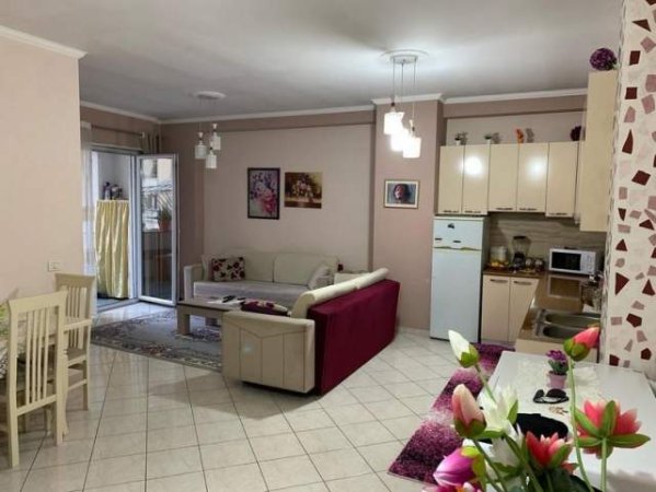 Vlore, shitet apartament 2+1 Kati 2, 92 m² 111.000 Euro/m2 (Lungomare)