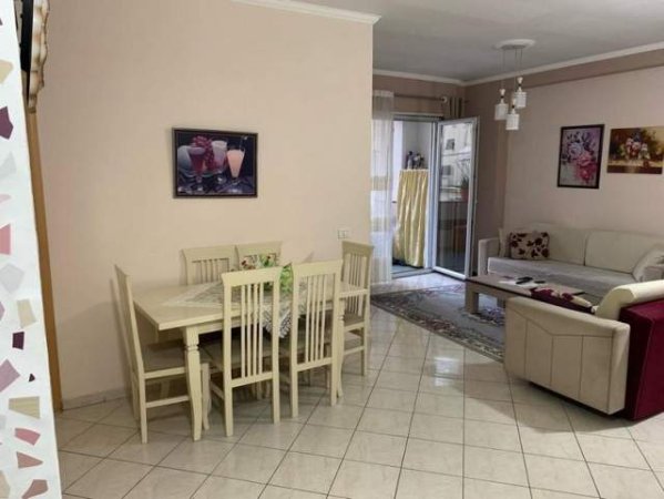 Vlore, shitet apartament 2+1 Kati 2, 92 m² 111.000 Euro/m2 (Lungomare)