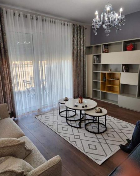 Tirane, Jepet me Qera Apartament Kati 1, 150 m² 1.500 Euro tek Rezidenca Park Life (liqeni)