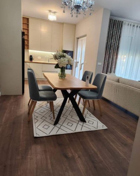 Tirane, Jepet me Qera Apartament Kati 1, 150 m² 1.500 Euro tek Rezidenca Park Life (liqeni)