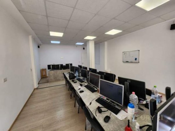 Tirane, jap me qera zyre Kati 1, 120 m² 600 Euro (Rruga e Barrikadave)