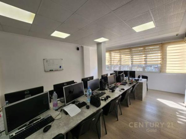 Tirane, jap me qera zyre Kati 1, 120 m² 600 Euro (Rruga e Barrikadave)