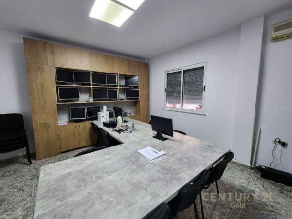 Tirane, jap me qera zyre Kati 1, 120 m² 600 Euro (Rruga e Barrikadave)