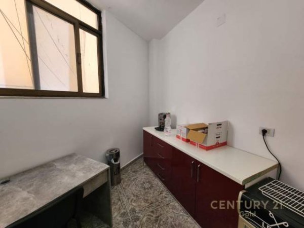 Tirane, jap me qera zyre Kati 1, 120 m² 600 Euro (Rruga e Barrikadave)