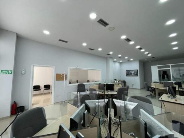 Tirane, jepet me qera ambjent biznesi Kati 5, 120 m² 1.000 Euro (Ali Demi)