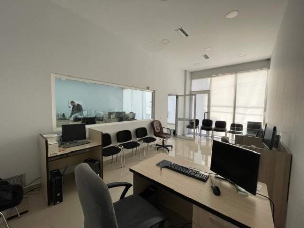 Tirane, jepet me qera ambjent biznesi Kati 5, 120 m² 1.000 Euro (Ali Demi)