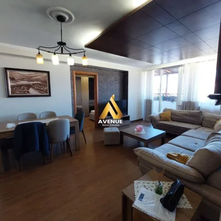Tirane, jepet me qera apartament 3+1+Aneks+Ballkon Kati 7, 157 m² 1.100 € (Rruga Myslym Shyri)