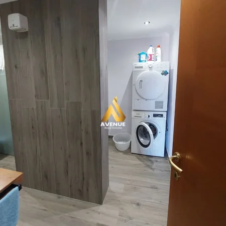 Tirane, jepet me qera apartament 3+1+Aneks+Ballkon Kati 7, 157 m² 1.100 € (Rruga Myslym Shyri)