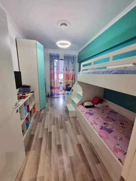 Tirane, shitet apartament 2+1+Ballkon Kati 6, 95 m² 182.000 € (TREGU ELEKTRIK)
