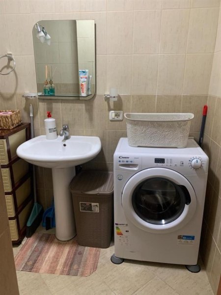 Tirane, jepet me qera apartament 1+1+Ballkon Kati 4, 68 m² 500 € (Kryqezimi i Selvise prane Black Diamond Hotel ( rruga Siri Kodra))