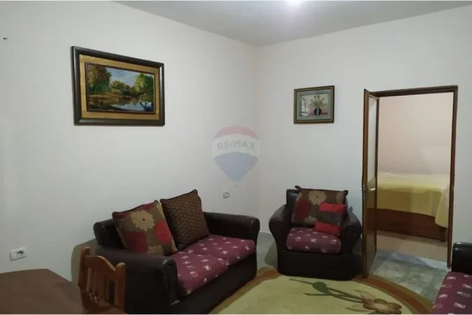Tirane, jepet me qera apartament 2+1 Kati 1, 150 m² 300 € (Irfan Tomini)