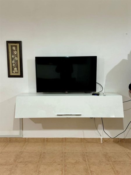 Tirane, jepet me qera apartament 1+1+Ballkon Kati 1, 60 m² 390 € (Rruga 5 Maj prane Shkolles Tirana Jone)