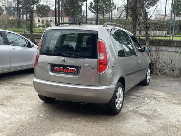 Tirane, shes makine SKODA ROOMSTER Nafte, gri e erret manuale Klima 210.000 km 5.700 €