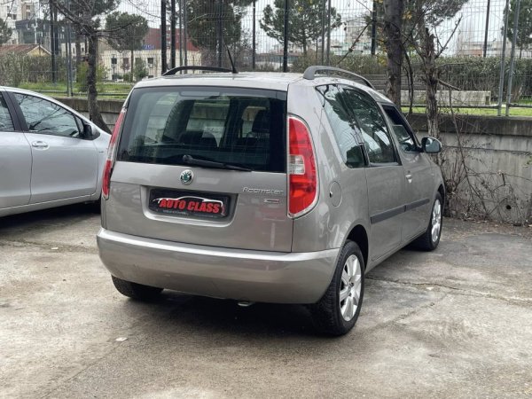 Tirane, shes makine SKODA ROOMSTER Nafte, gri e erret manuale Klima 210.000 km 5.700 €