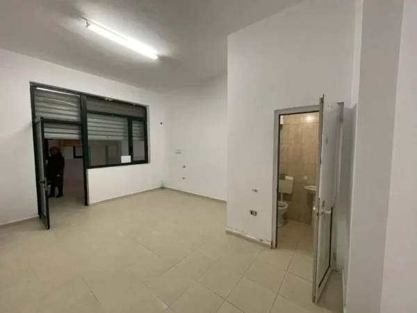 Qera, Ambient Biznesi, Myslym Shyri, Tirane.