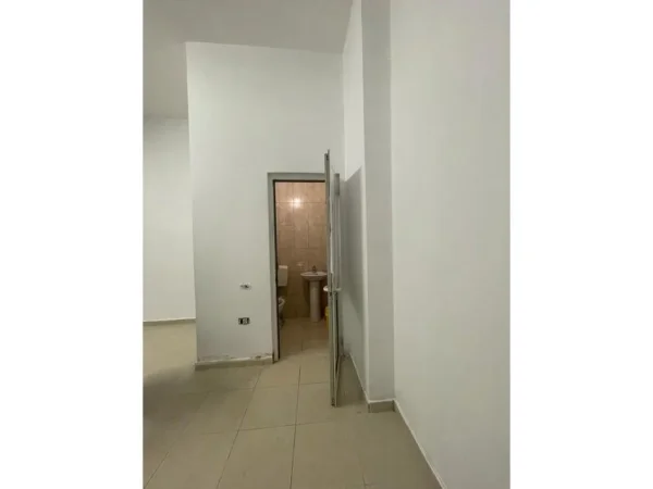 Qera, Ambient Biznesi, Myslym Shyri, Tirane.