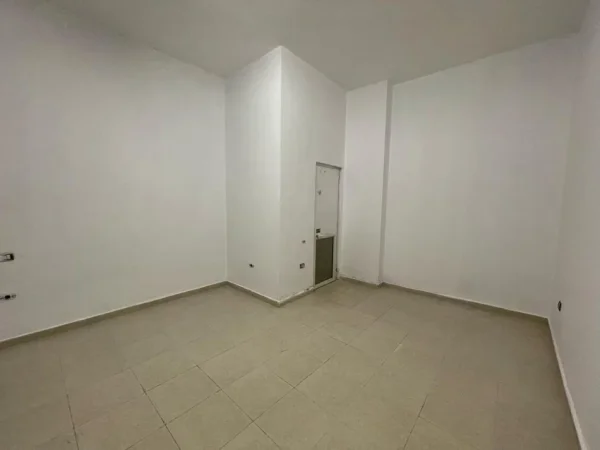 Qera, Ambient Biznesi, Myslym Shyri, Tirane.