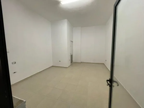 Qera, Ambient Biznesi, Myslym Shyri, Tirane.