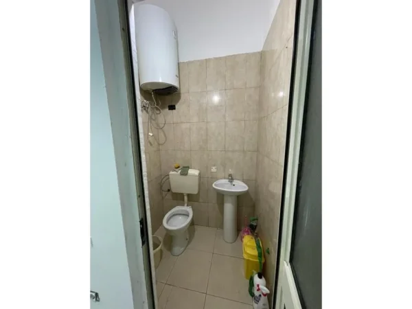 Qera, Ambient Biznesi, Myslym Shyri, Tirane.