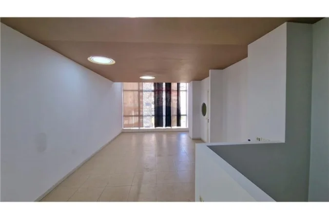 Vlore, jepet me qera ambjent biznesi Kati 2, 160 m² 900 € (Rr.Cipajve)