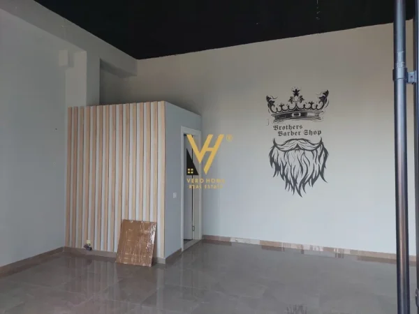 Tirane, shitet dyqan Kati 0, 36 m² 108.000 € (SELITE)