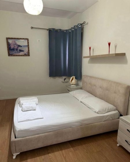 Tirane, jepet me qera apartament 1+1+Ballkon Kati 4, 60 m² 500 € (BRRYLI)