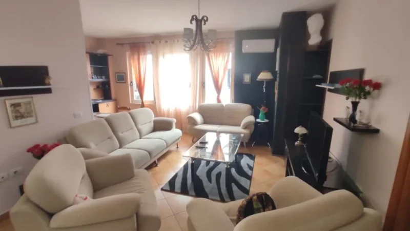 Tirane, jepet me qera apartament 2+1+Ballkon Kati 2, 100 m² 600 € (Kodra e Diellit, prane Eleonores)