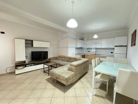 Tirane, jepet me qera apartament 1+1 , 69 m² 400 € (UNAZA E RE)