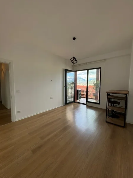 Tirane, jepet me qera ambjent biznesi Kati 18, 160 m² 1.500 € 