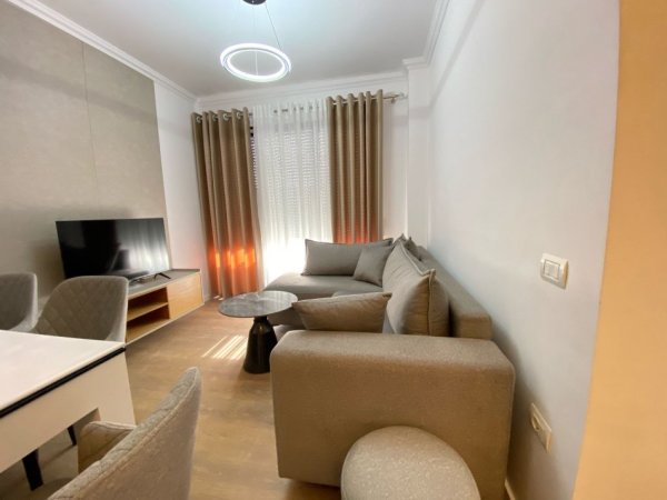 Tirane, jepet me qera apartament 2+1 Kati 8, 75 m² 750 € (Don Bosko)