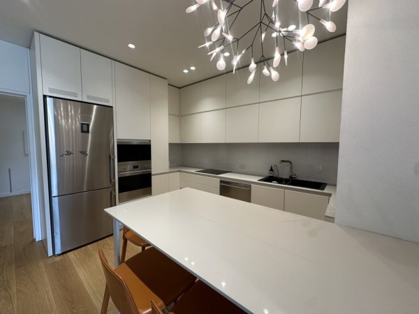 Tirane, jepet me qera apartament 3+1+Ballkon , 160 m² 2.500 € (Rruga Ibrahim Rugova)