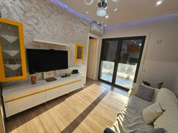 Tirane, jepet me qera apartament 1+1 Kati 3, 73 m² 800 € (Delijorgji)