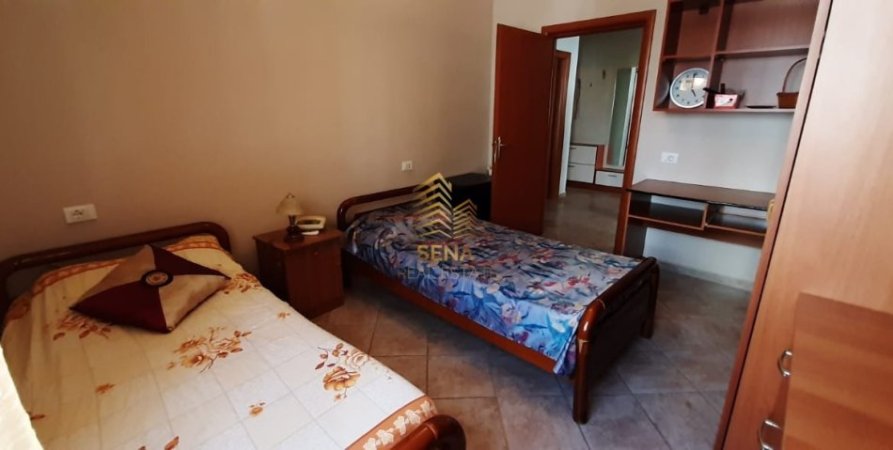 Tirane, jepet me qera apartament 2+1+Ballkon Kati 6, 94 m² 450 € (Rruga Todo Mance)