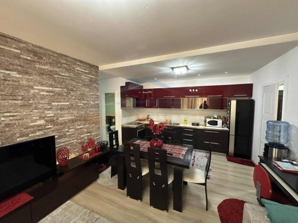 Tirane, jepet me qera apartament 2+1 Kati 3, 95 m² 550 € (UNAZA E RE)