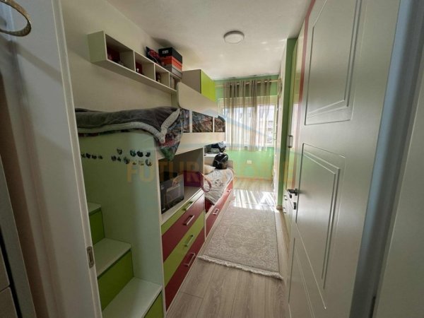 Tirane, jepet me qera apartament 2+1 Kati 3, 95 m² 550 € (UNAZA E RE)