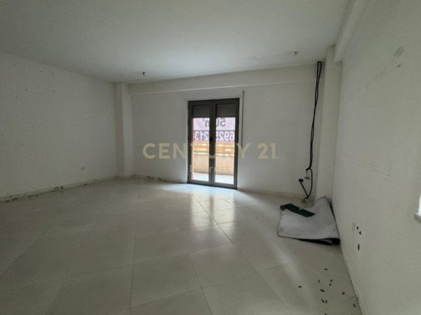 Tirane, jepet me qera zyre Kati 2, 55 m² 800 € (Delijorgji)