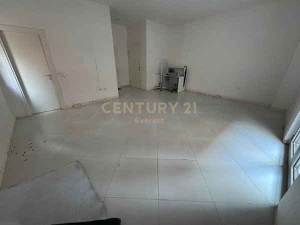 Tirane, jepet me qera zyre Kati 2, 55 m² 800 € (Delijorgji)