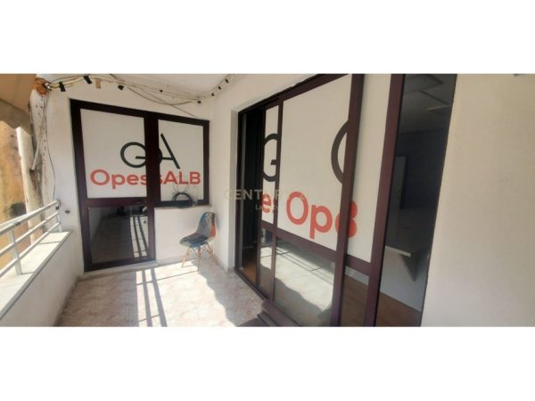 Tirane, jepet me qera ambjent biznesi Kati 4, 125 m² 1.200 € (ZONEN E ISH BLLOKUT)