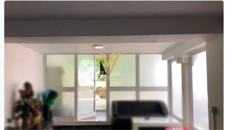 Tirane, jepet me qera ambjent biznesi Kati 0, 80 m² 500 € (KODRA E DIELLIT)