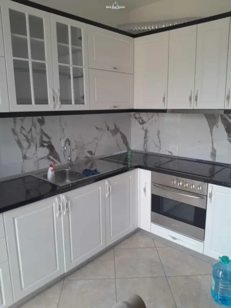 Tirane, jepet me qera apartament 2+1 Kati 7, 104 m² 600 € (rruga e kavajes)