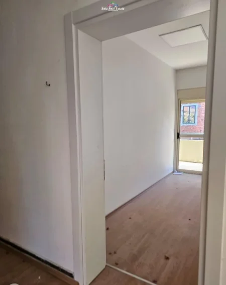 Tirane, jepet me qera zyre Kati 2, 150 m² 1.500 € (komuna e parisit)