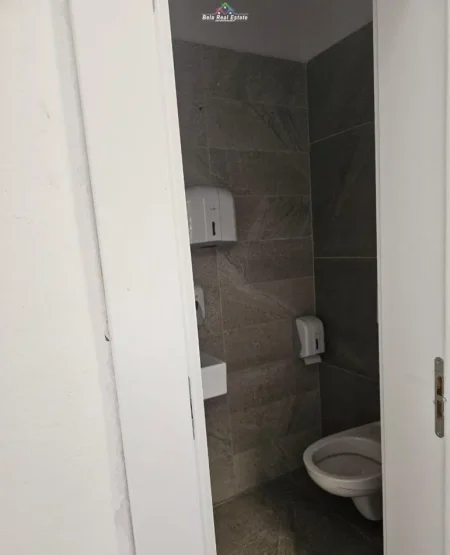 Tirane, jepet me qera zyre Kati 2, 150 m² 1.500 € (komuna e parisit)