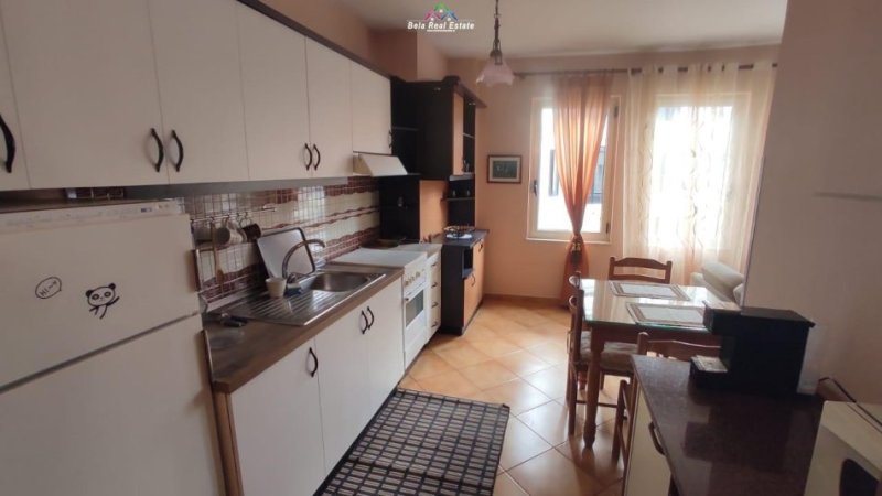 Tirane, jepet me qera apartament 2+1 Kati 2, 100 m² 600 € (komuna e parisit)