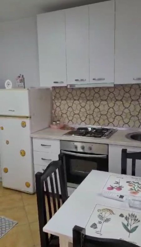 Tirane, jepet me qera garsonier 1+1 Kati 1, 40 m² 250 € (Materniteti i Ri)