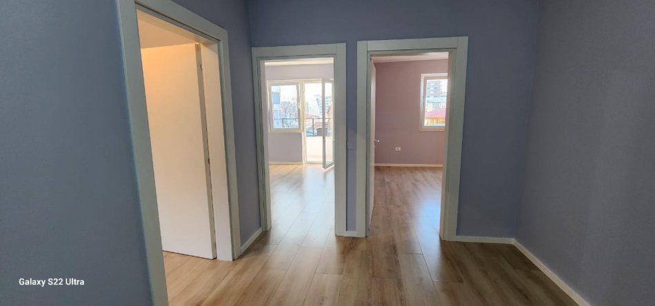 Tirane, jepet me qera apartament 2+1+Ballkon Kati 4, 90 m² 500 € 