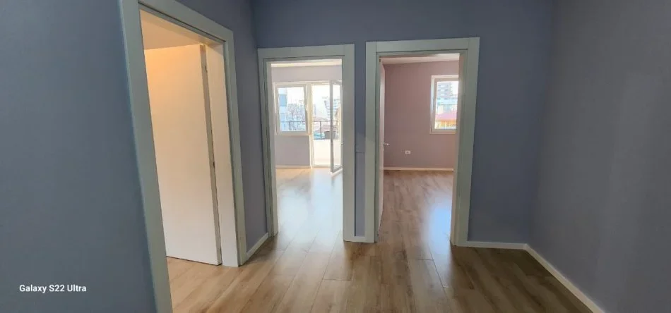 Tirane, jepet me qera apartament 2+1+Ballkon Kati 4, 90 m² 500 € 