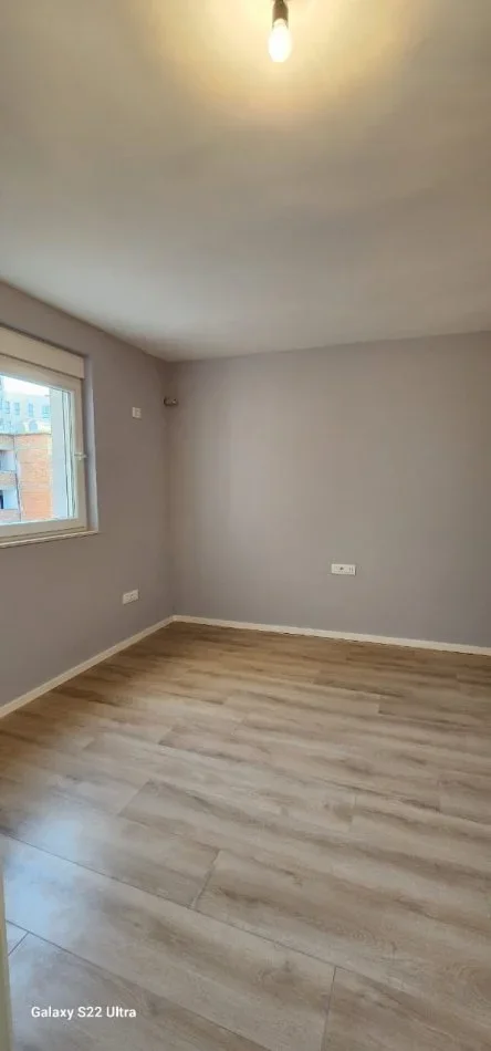Tirane, jepet me qera apartament 2+1+Ballkon Kati 4, 90 m² 500 € 