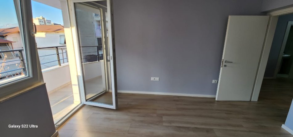 Tirane, jepet me qera apartament 2+1+Ballkon Kati 4, 90 m² 500 € 