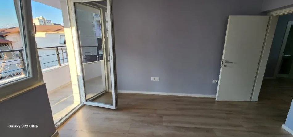 Tirane, jepet me qera apartament 2+1+Ballkon Kati 4, 90 m² 500 € 