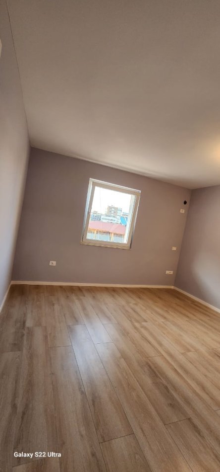 Tirane, jepet me qera apartament 2+1+Ballkon Kati 4, 90 m² 500 € 